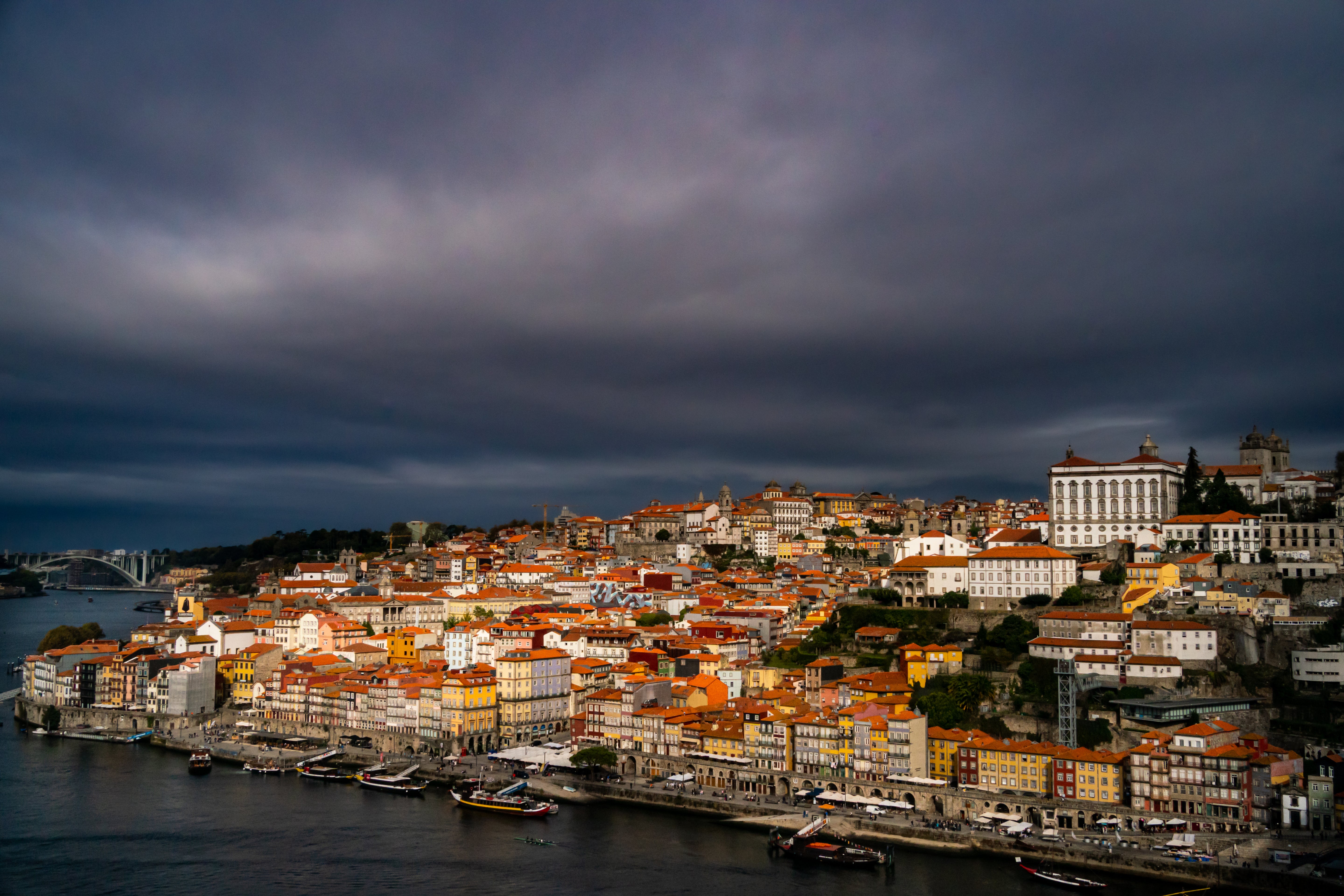 Main image Porto under the stormlight